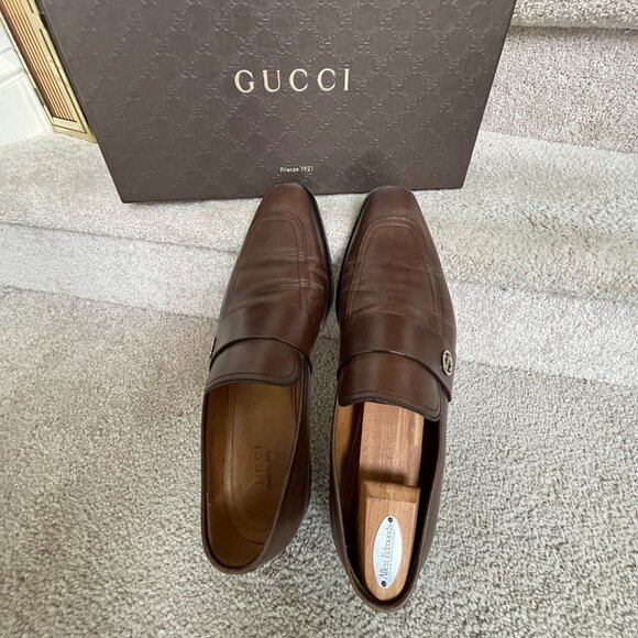 The GUCCI Broadwick GG Logo Strap Dark Brown Leather Loafers | 11+ - Picture 3 of 13